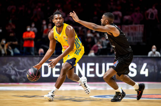 贯穿整个比 贯穿整个比