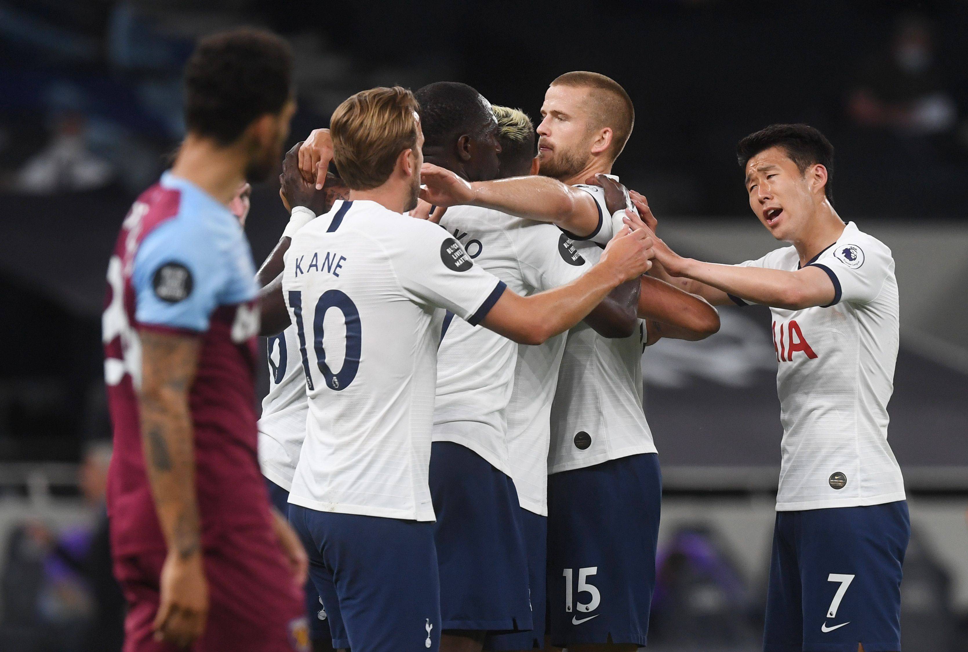 一名青年女 一名青年女